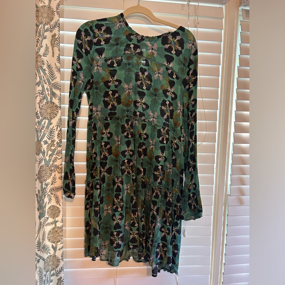 Knox rose crinkle dress in pretty print size large
